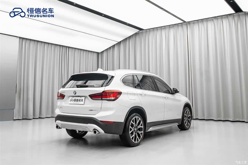 BMW X1, 2021 все фото