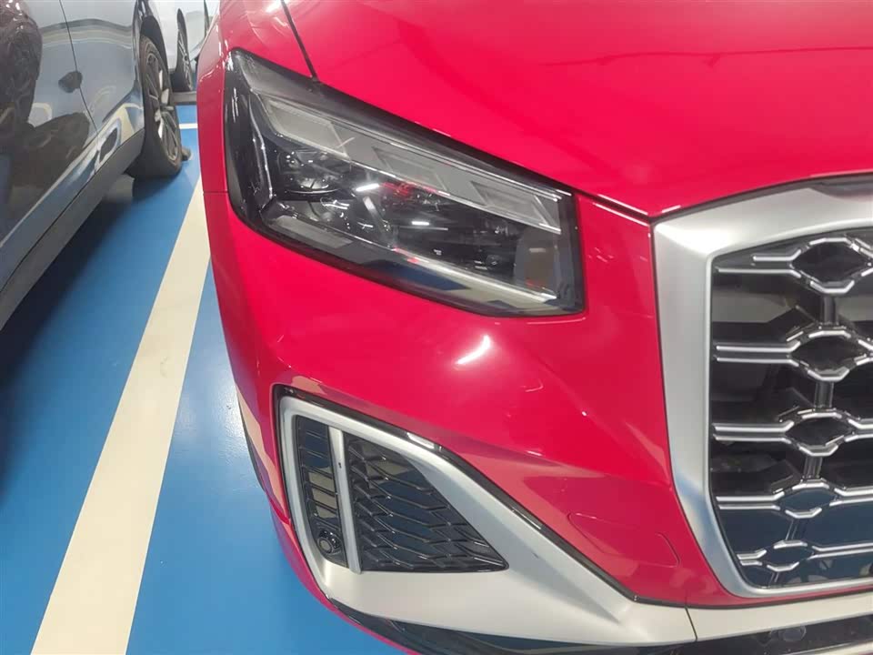 Audi Q2L