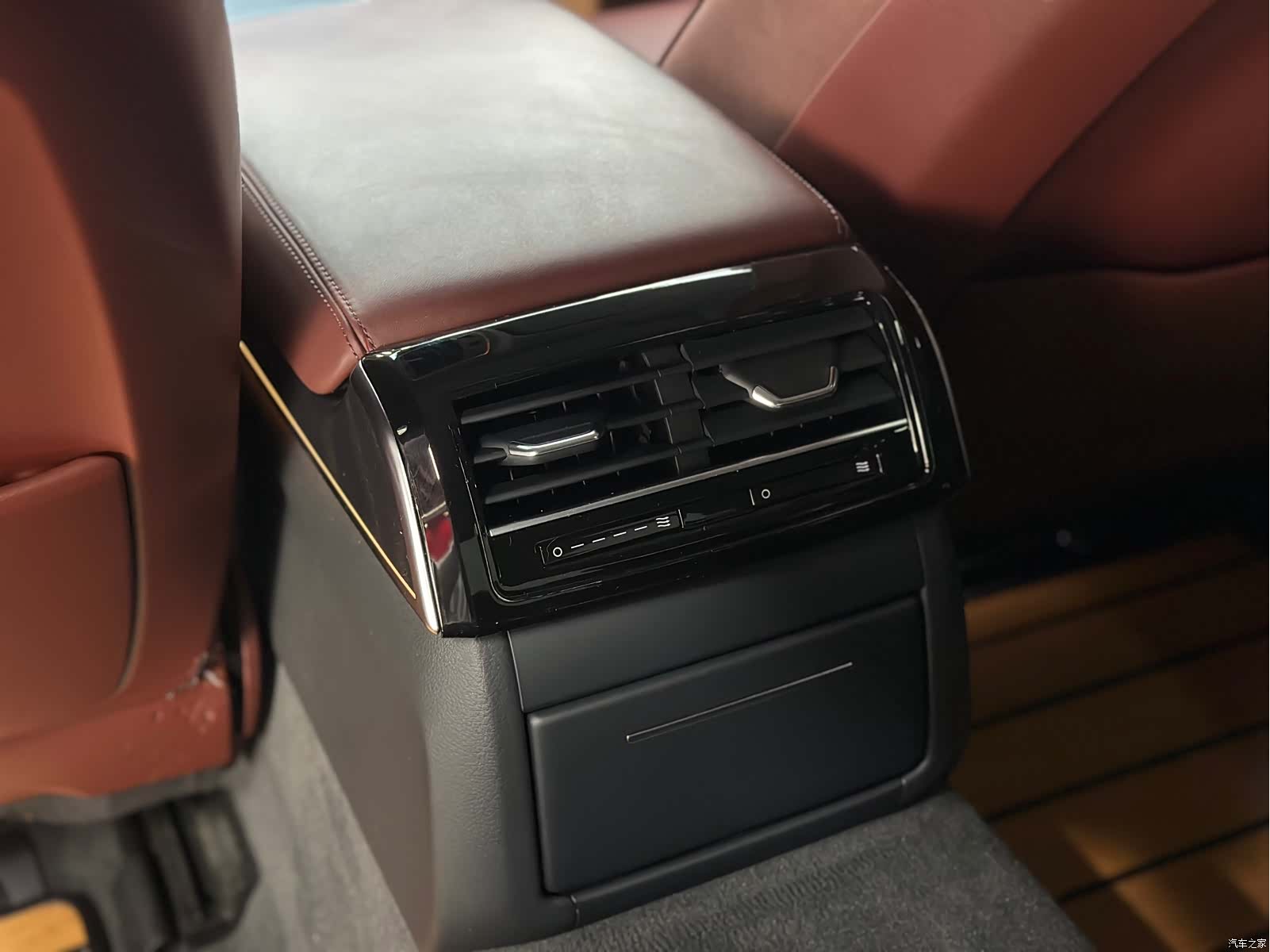 Audi A8L, 2020 24