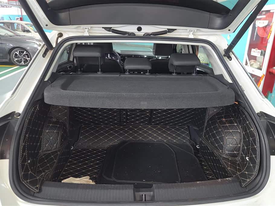 Volkswagen T-ROC exploring Songs