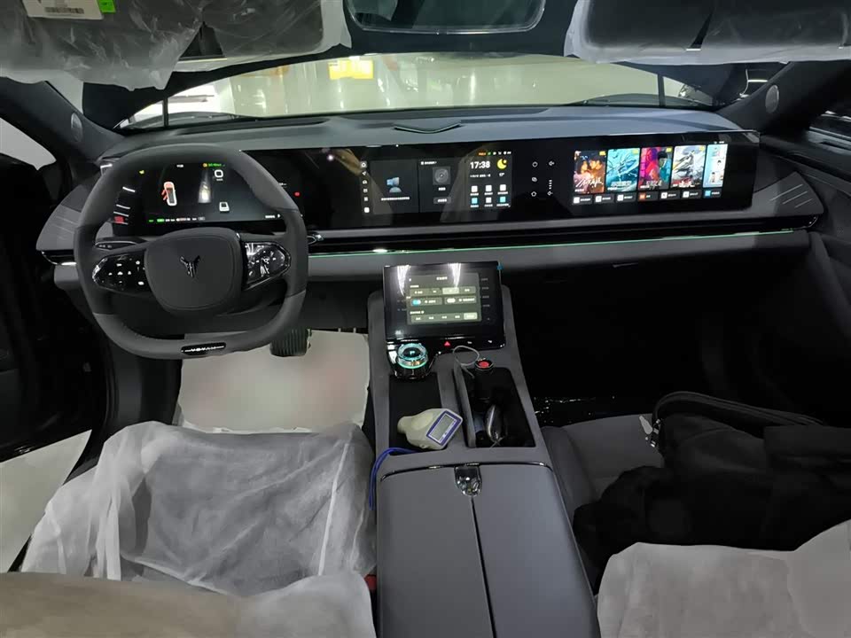 VOYAH Lantu chasing light