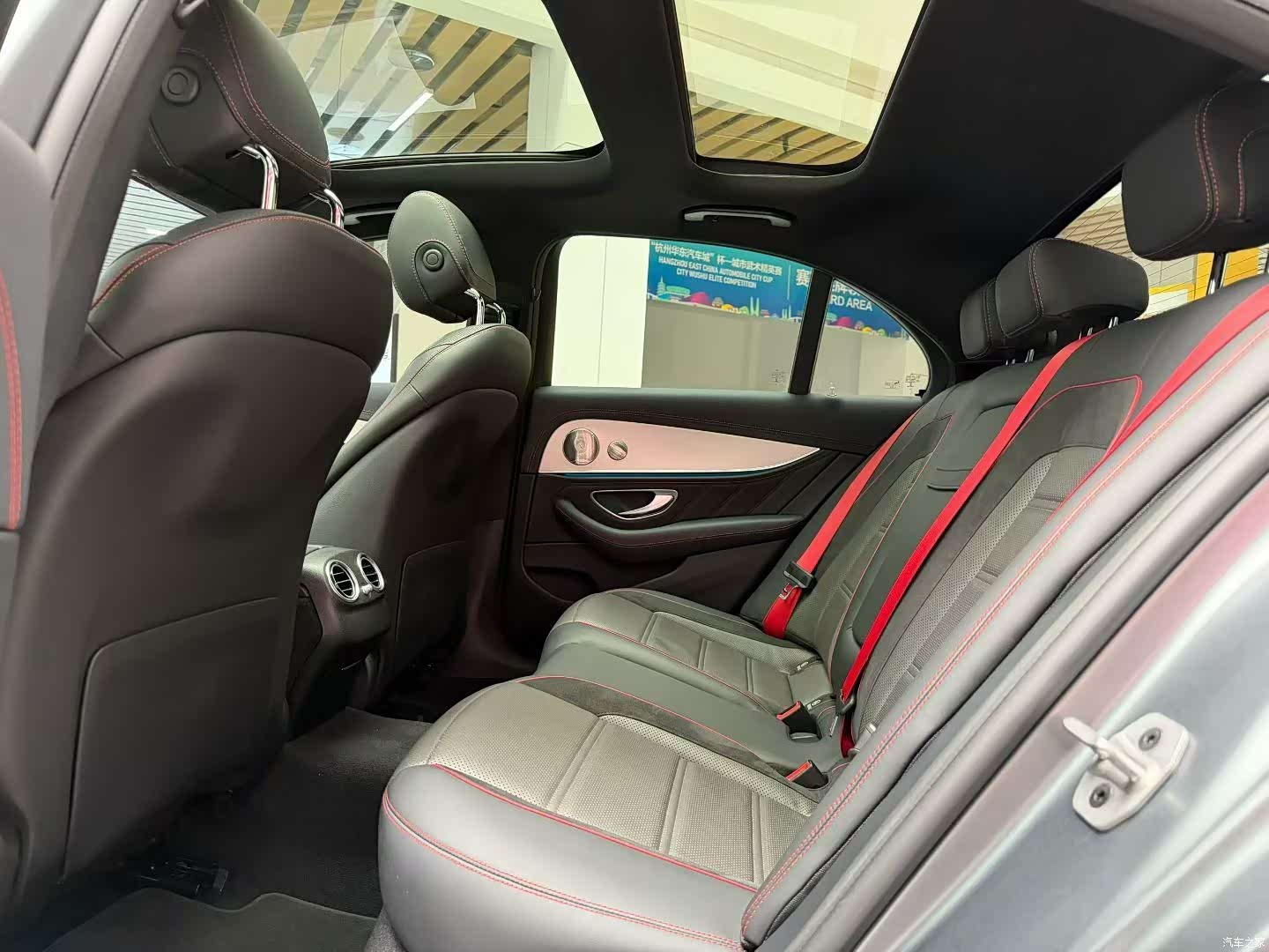 Mercedes-Benz E-Class, 2023 6