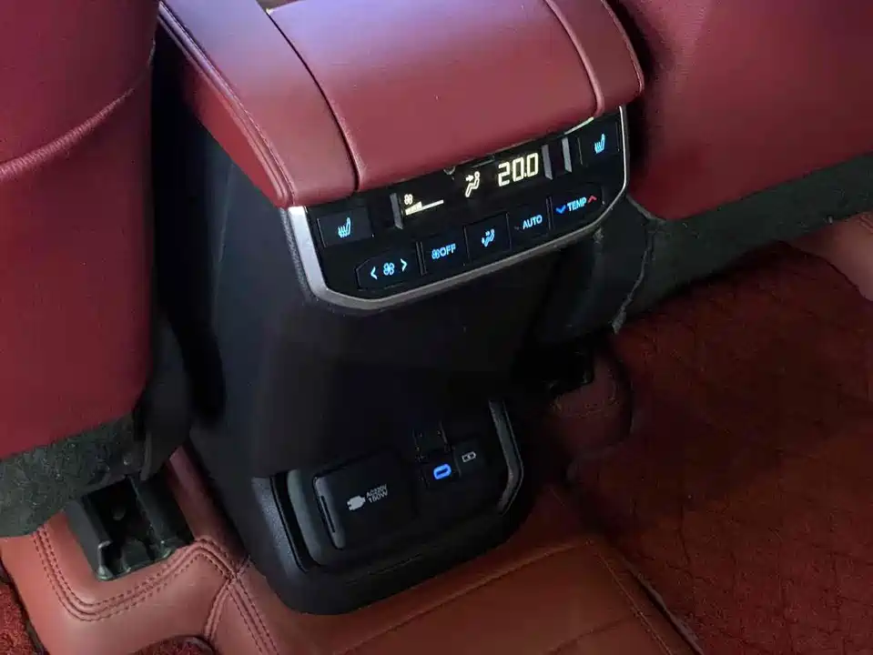 Toyota Crown Lufang