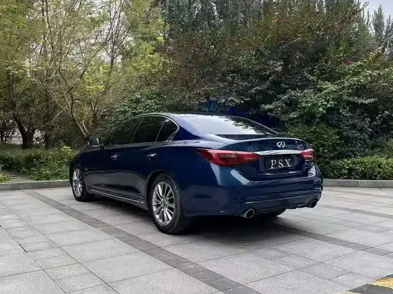 Infiniti Q50L