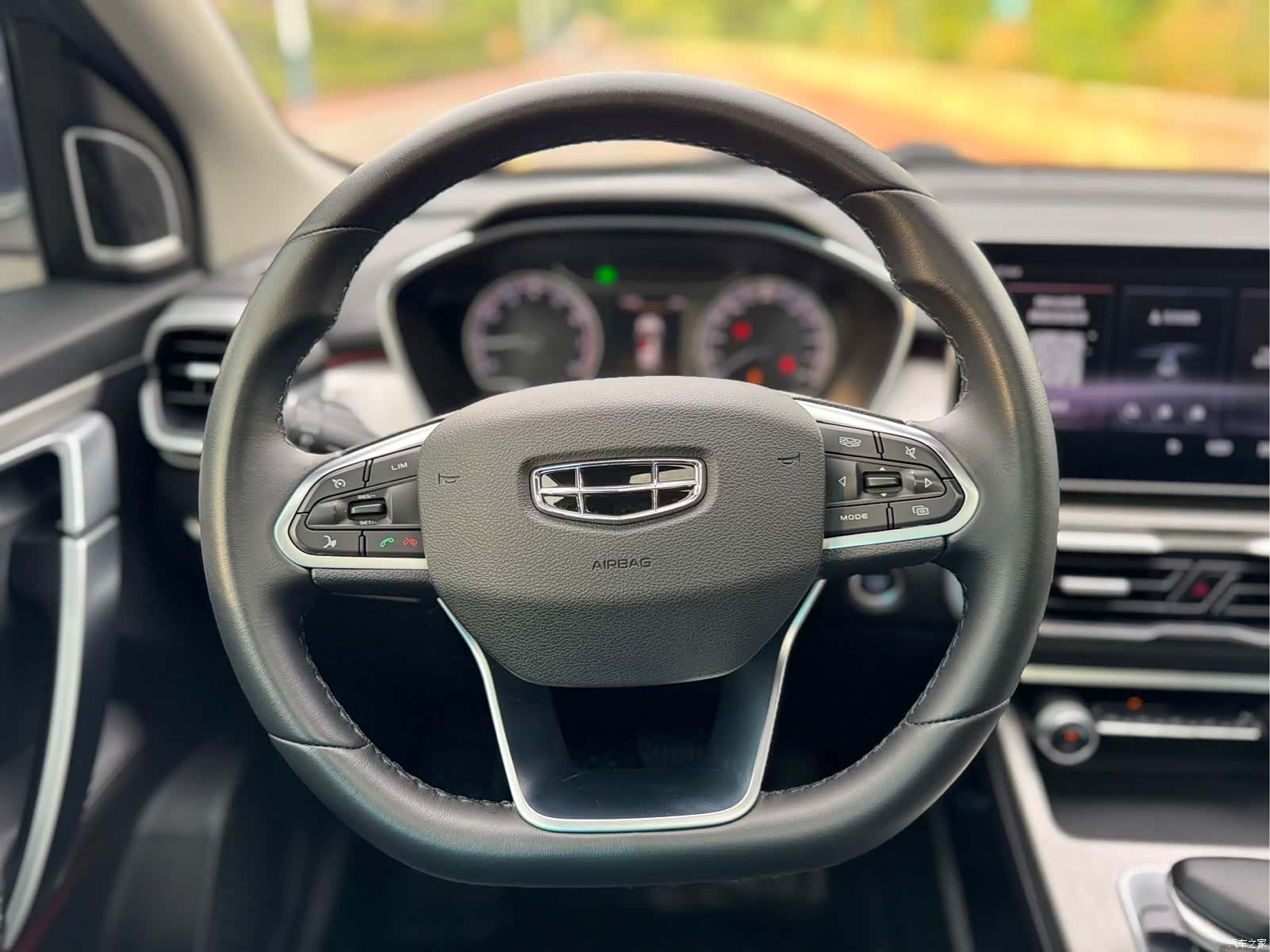 Geely Coolray, 2023 11