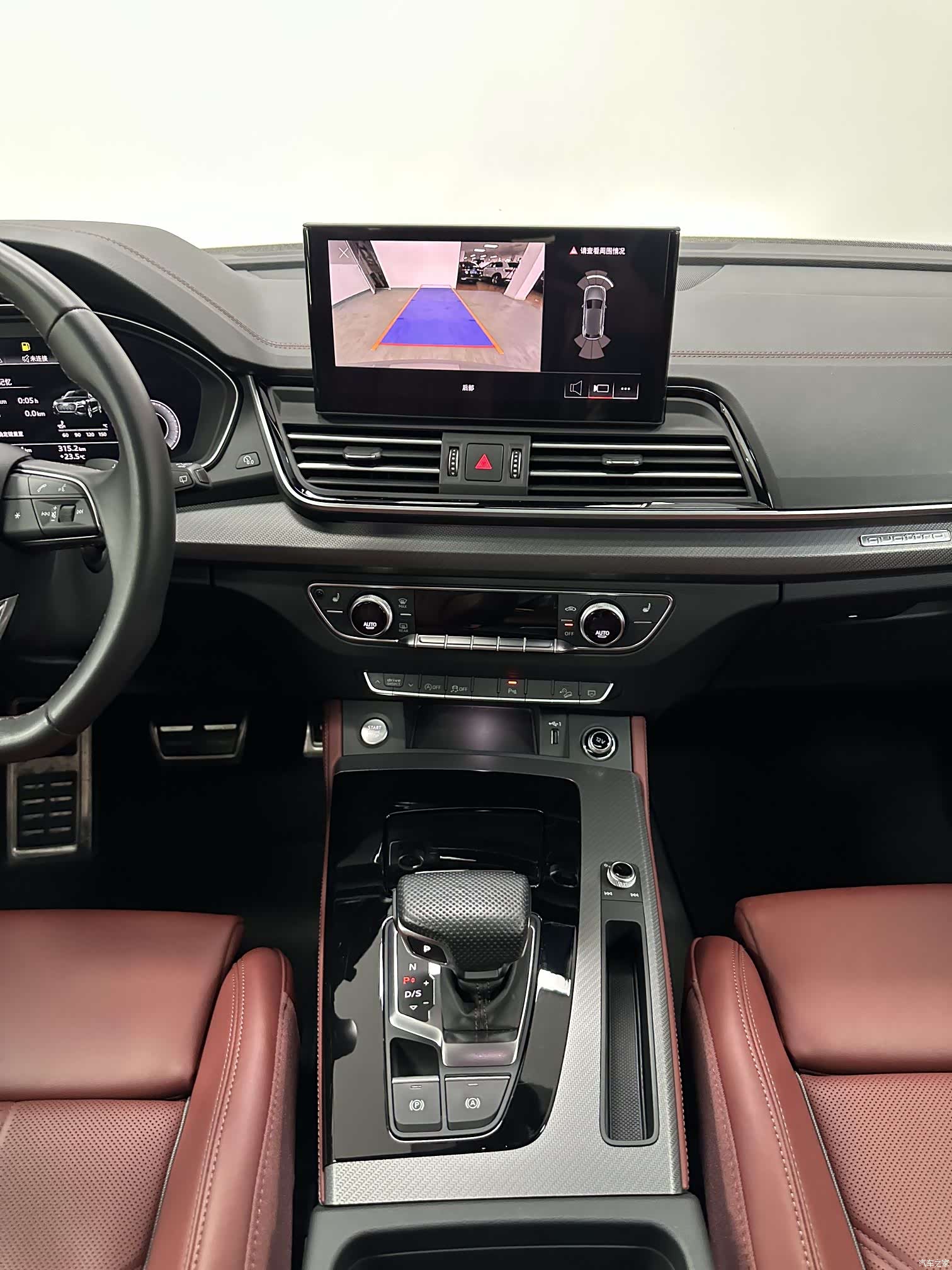 Audi Q5L, 2025 10