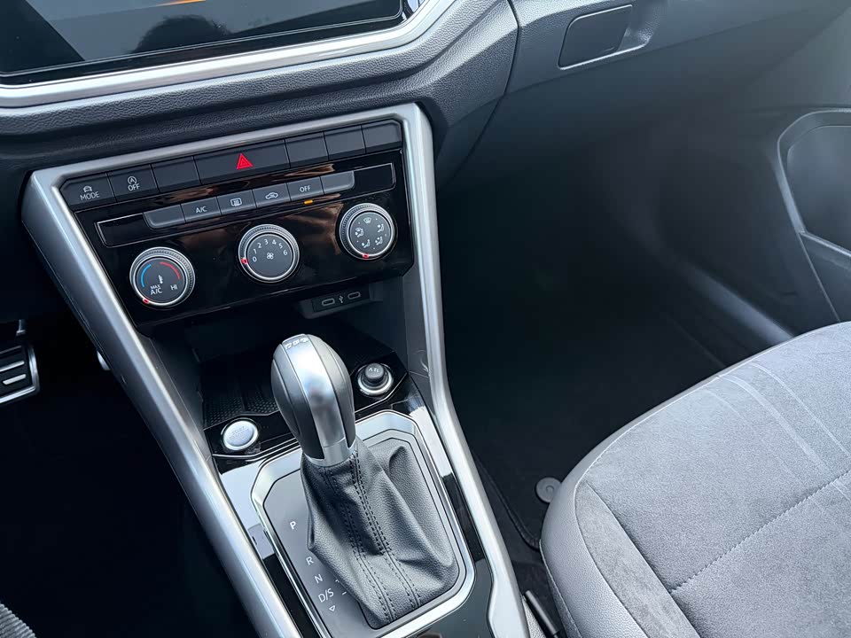 Volkswagen T-ROC exploring Songs