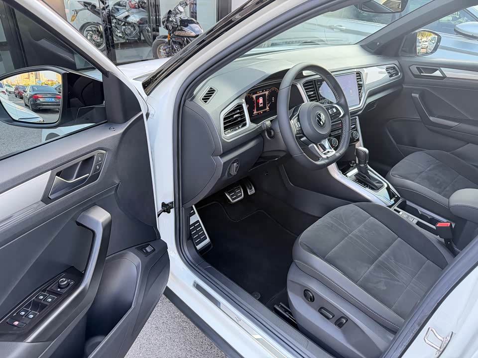 Volkswagen T-ROC exploring Songs