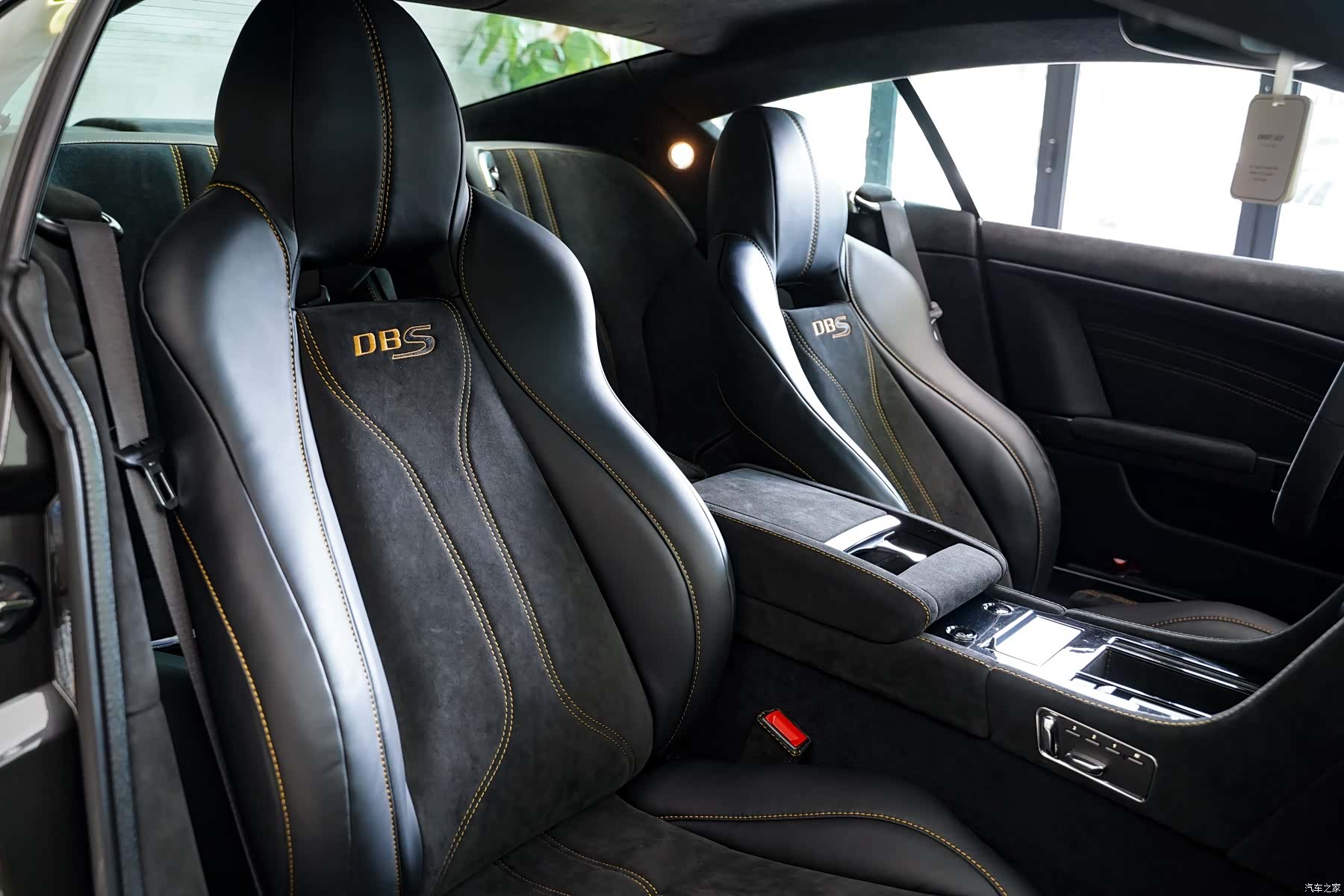 Aston Martin DBS, 2014 11