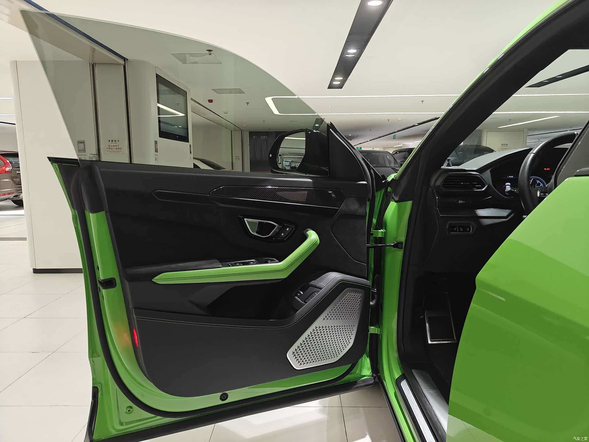 Lamborghini Urus, 2021 6