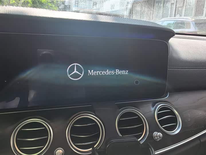 Mercedes-Benz E-Class, 2018 года фото 14