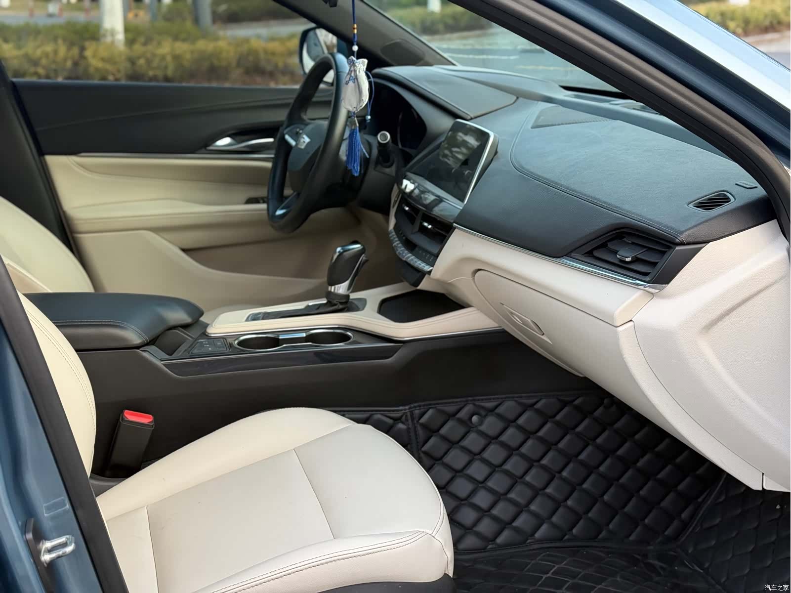 Cadillac CT4, 2023 13