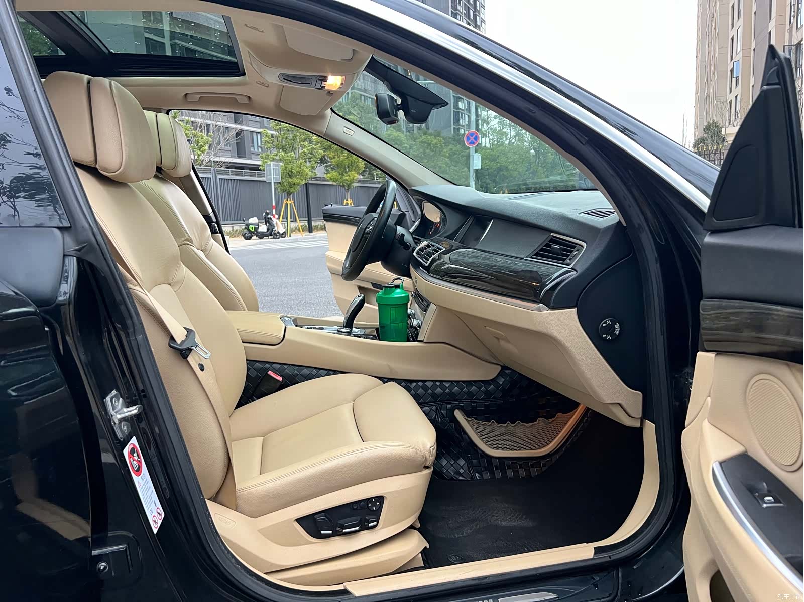 BMW 5 Series, 2010 13