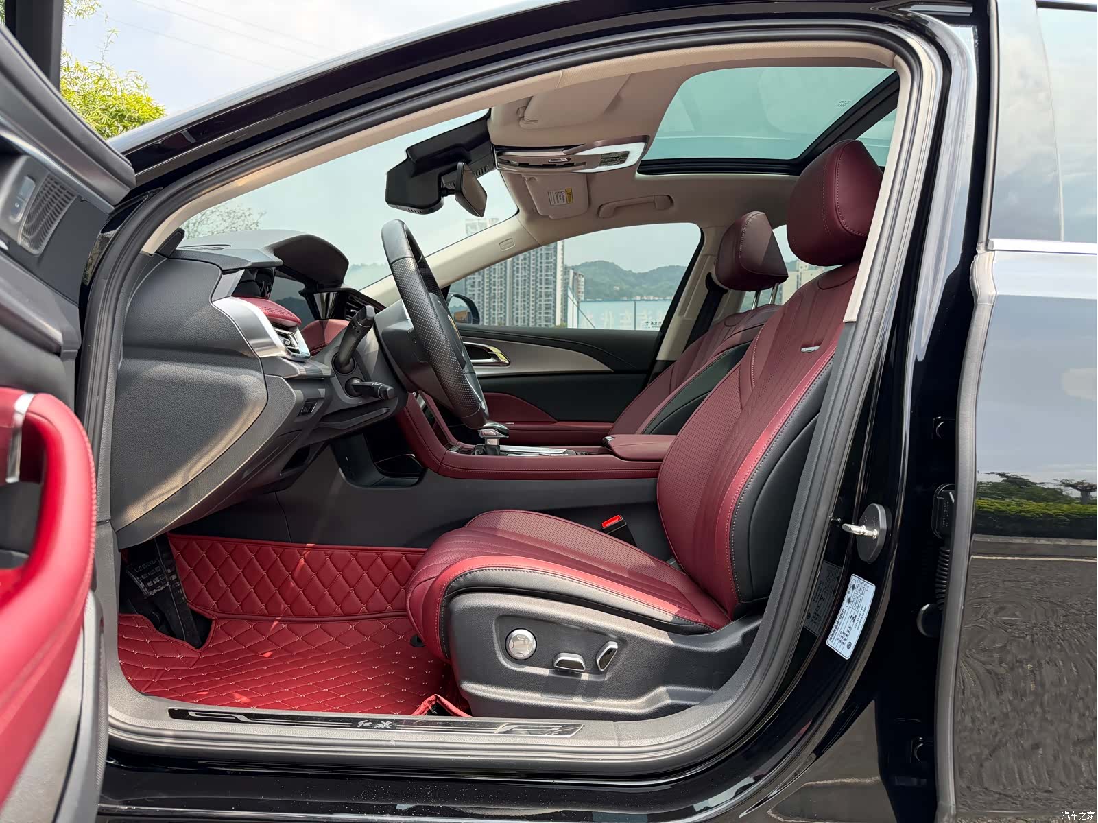 Hongqi H5, 2023 7
