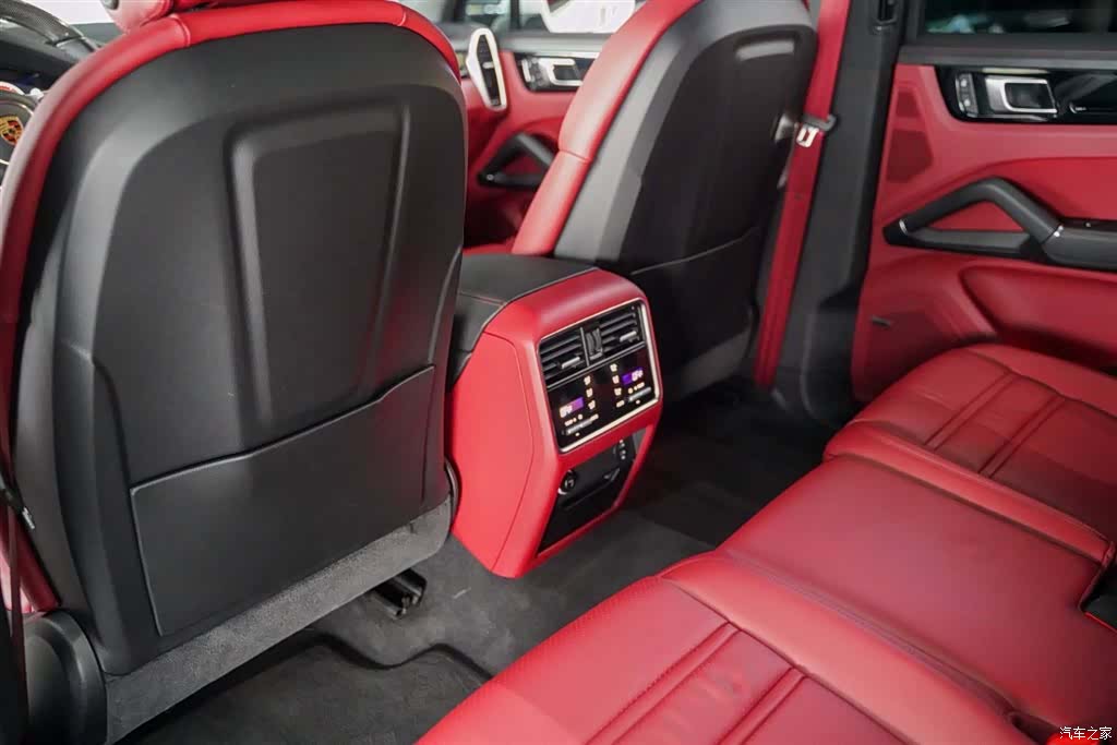 Porsche Cayenne, 2023 11