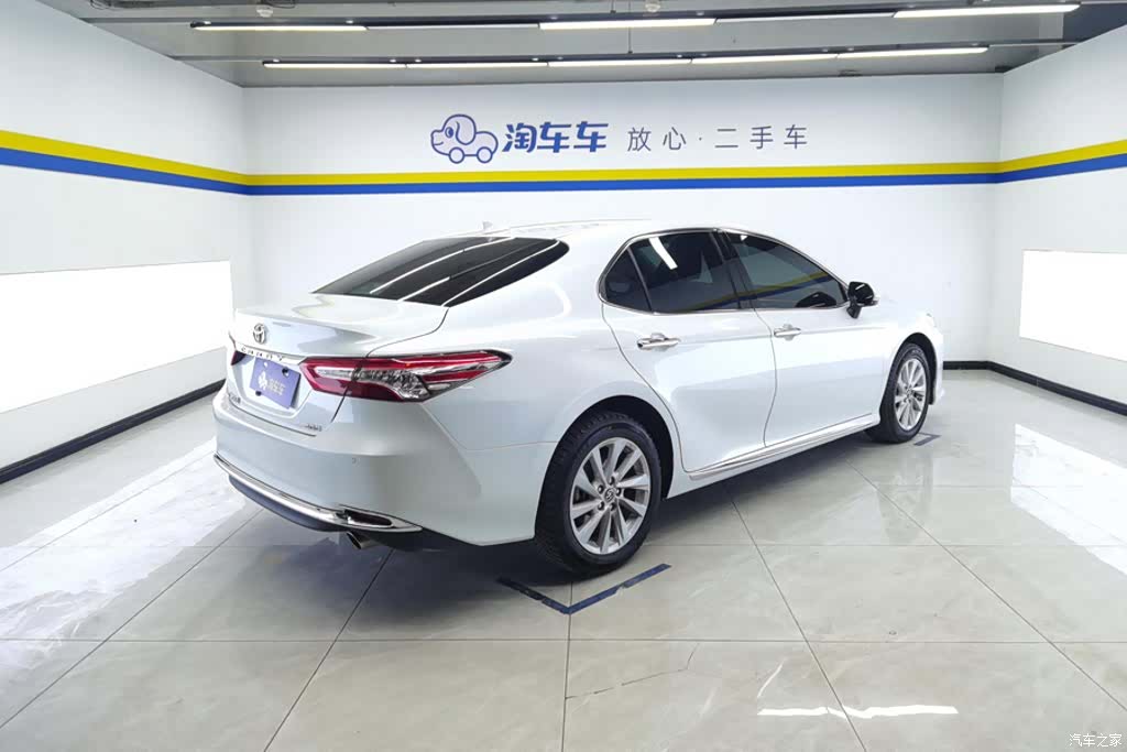 Toyota Camry, 2023 3