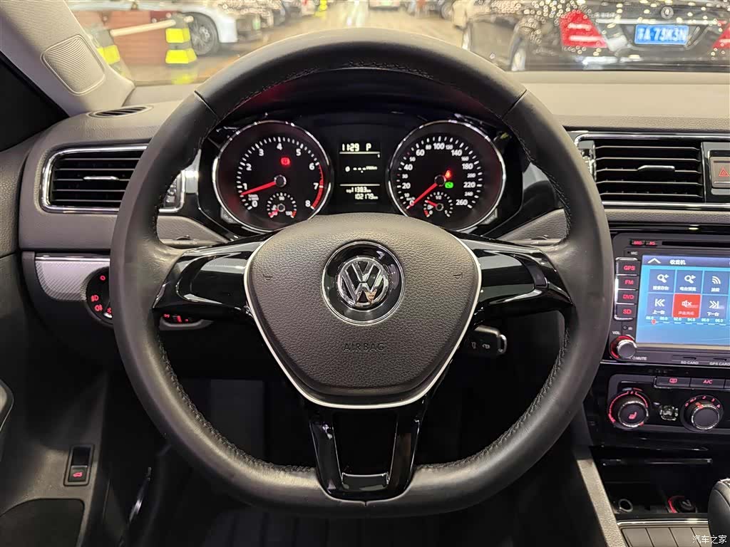 Volkswagen Sagitar, 2015 17