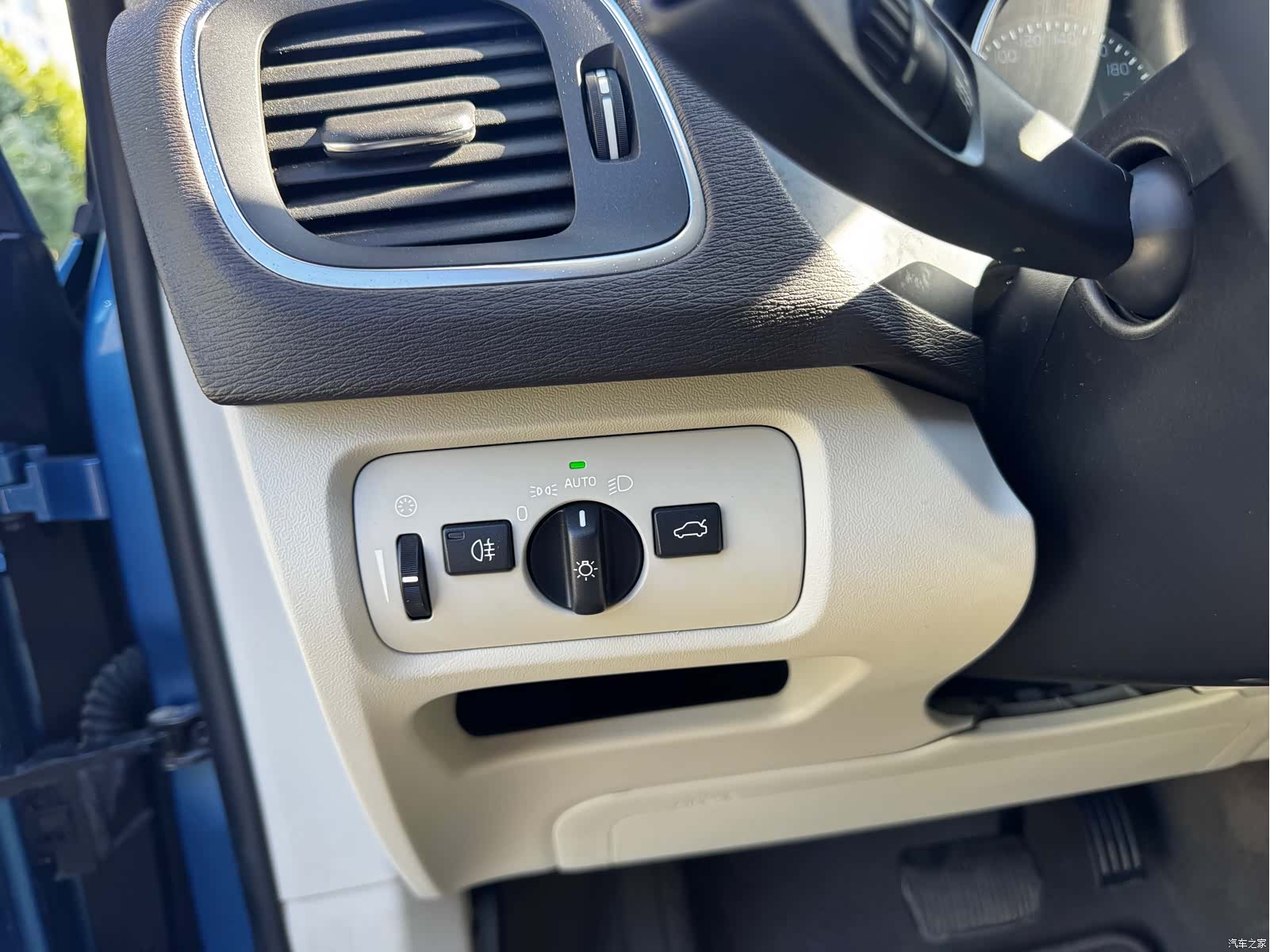 Volvo V40, 2015 12
