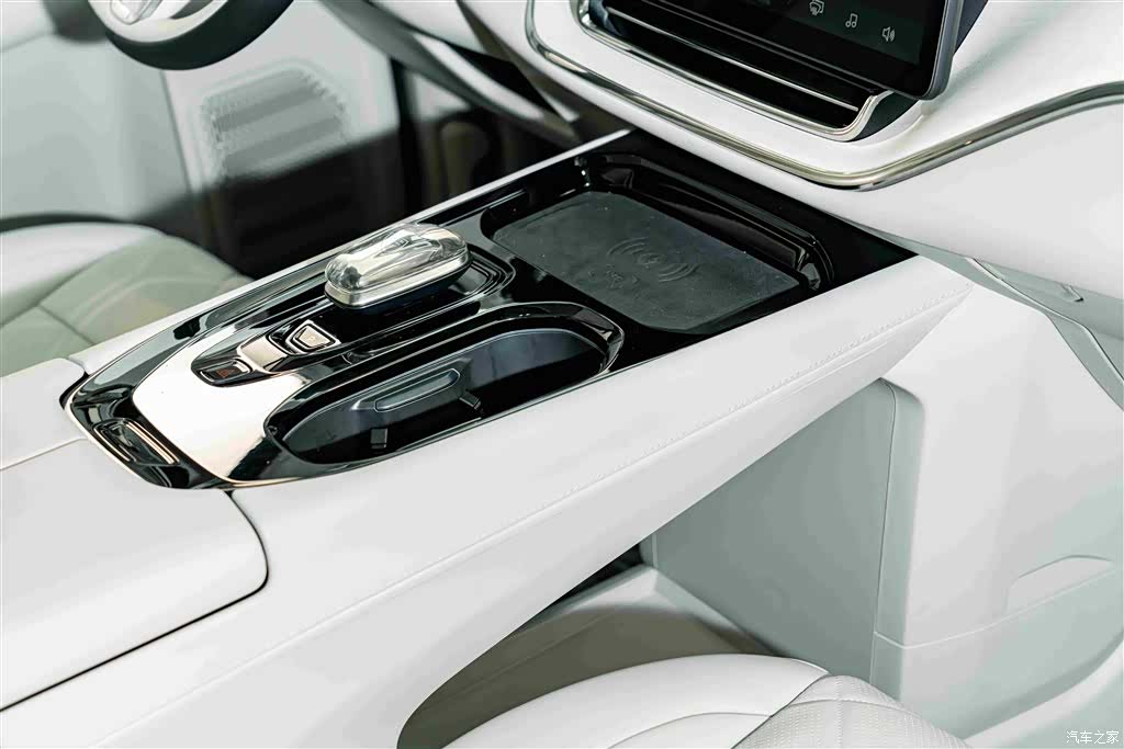 Volvo EM90, 2025 22