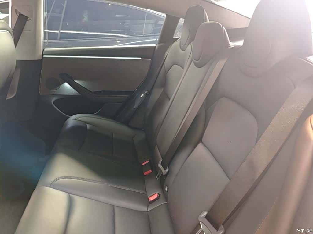 Tesla Model 3, 2024 17