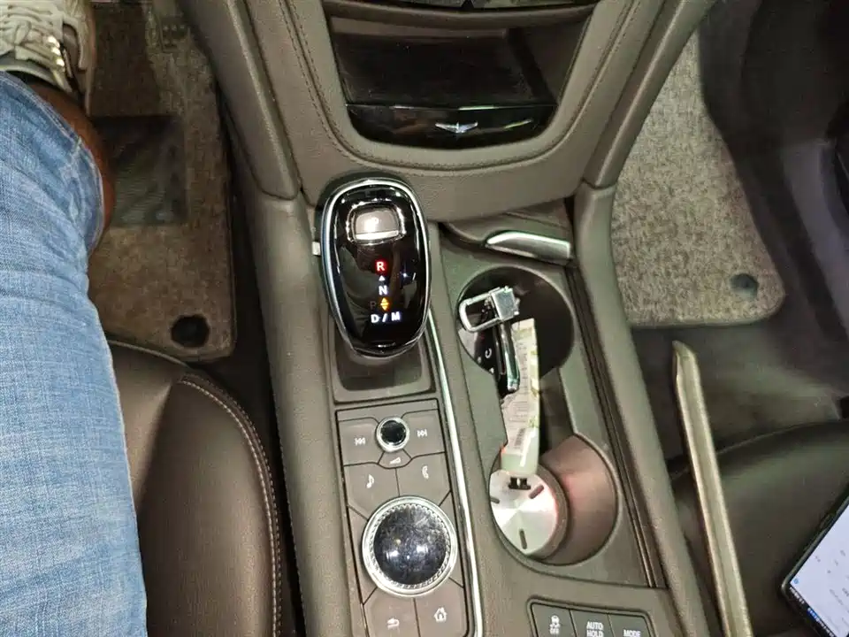 Cadillac XT6