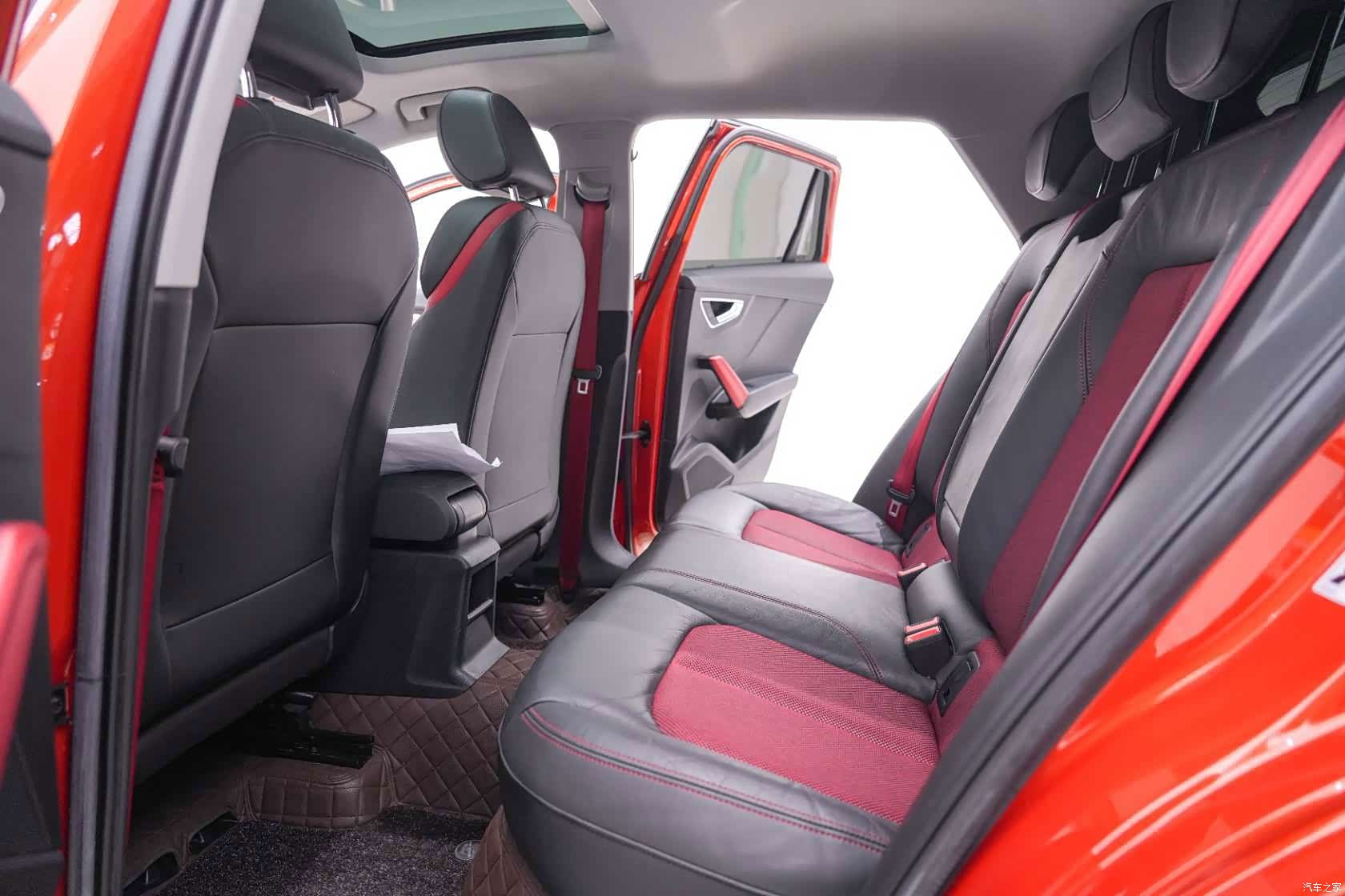 Audi Q2L, 2019 23