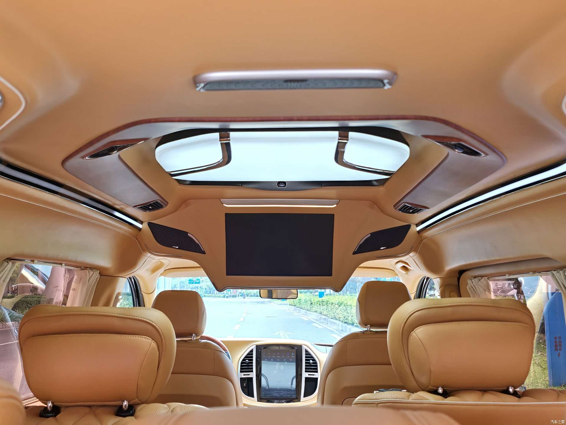 Mercedes-Benz 7, 2021 22