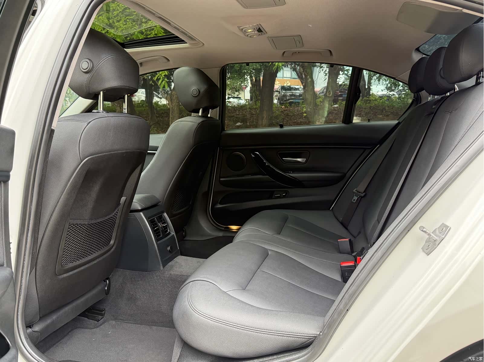 BMW 3 Series, 2017 все фото