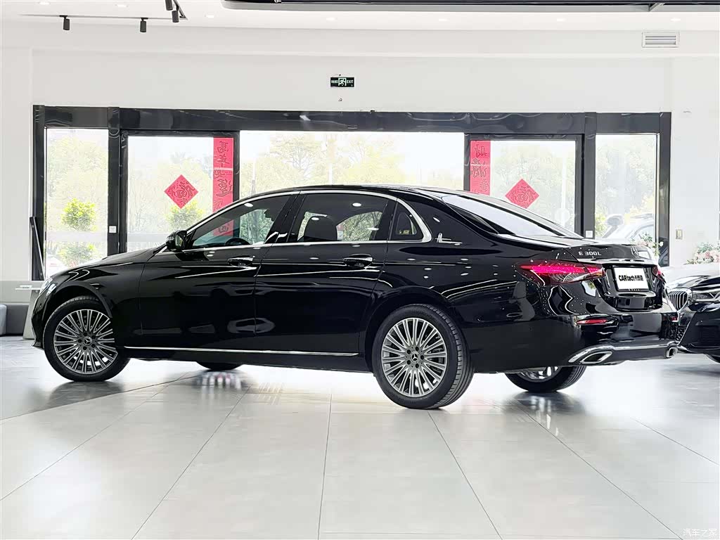Mercedes-Benz E-Class, 2023 4