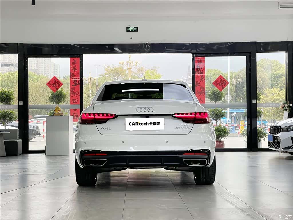 Audi A4L, 2022 все фото