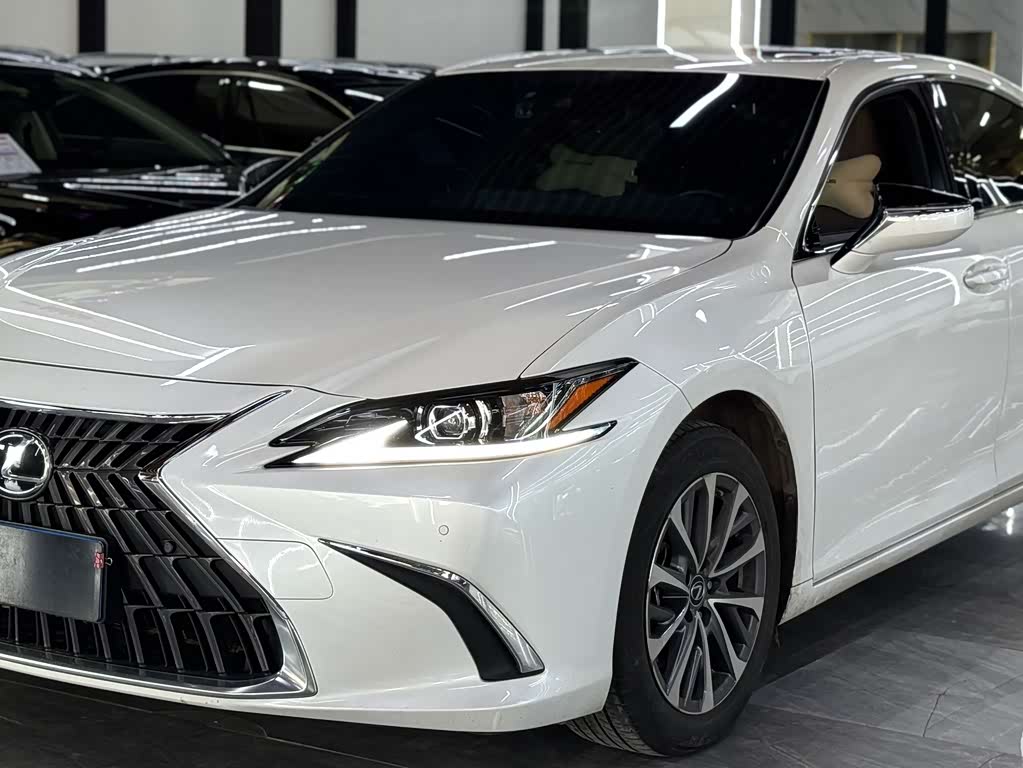 Lexus ES 2023 200