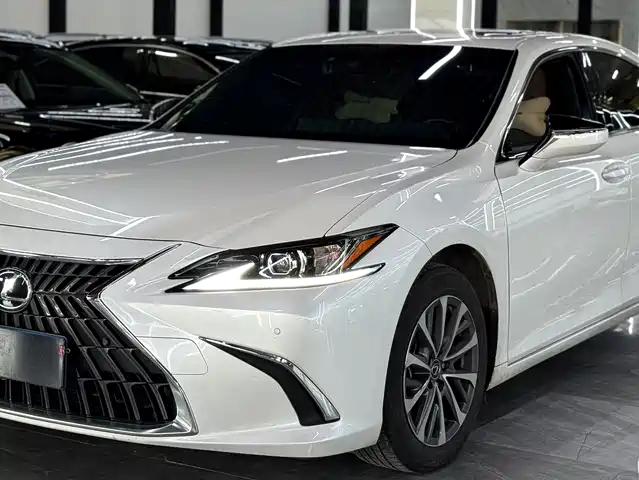 Lexus ES 2024 — купить из Китая под заказ