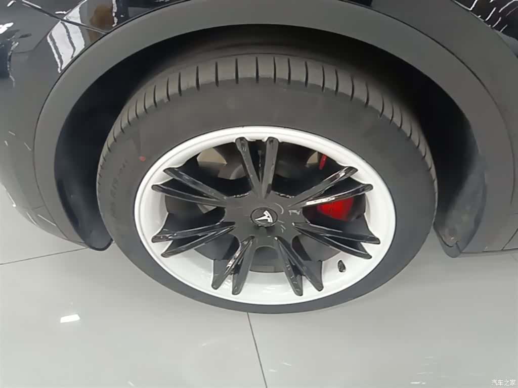 Tesla Model Y, 2023 23