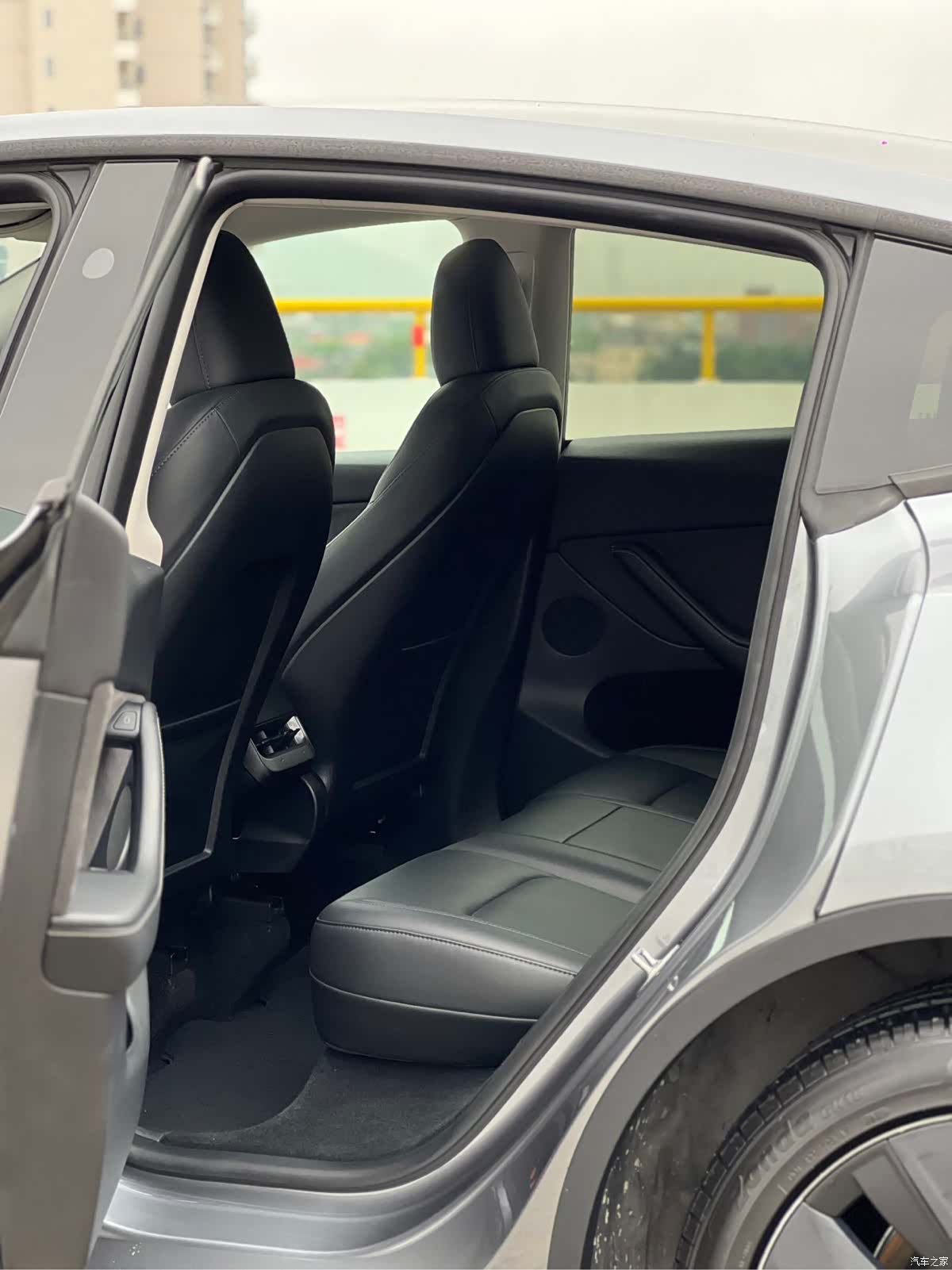 Tesla Model Y, 2024 19