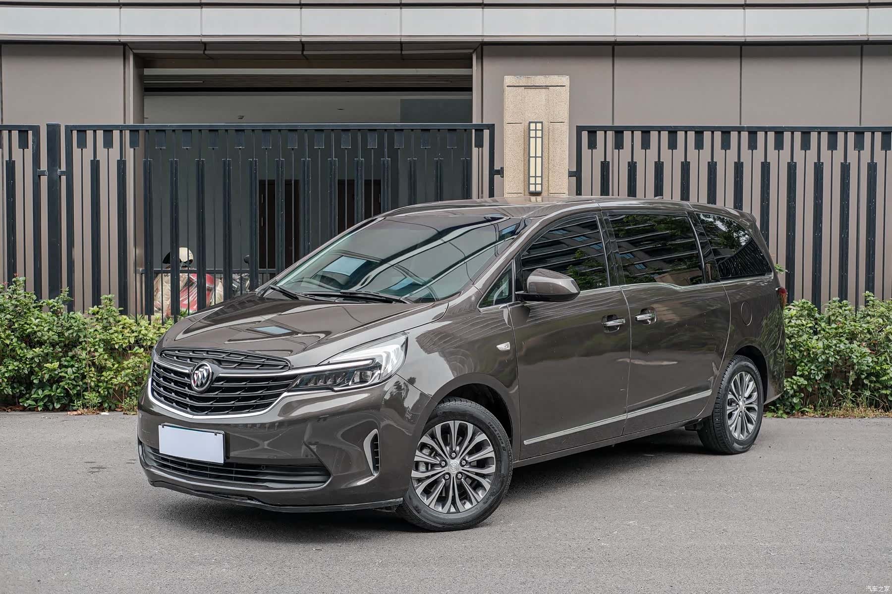 Buick GL8, 2020 1