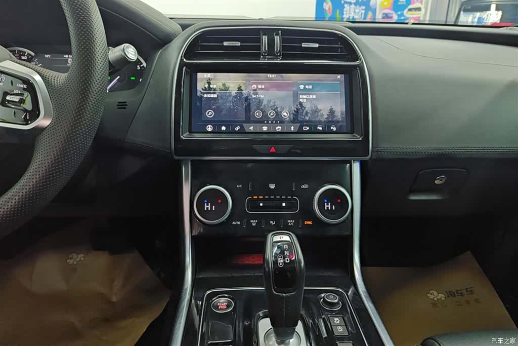 Land Rover XEL, 2020 13