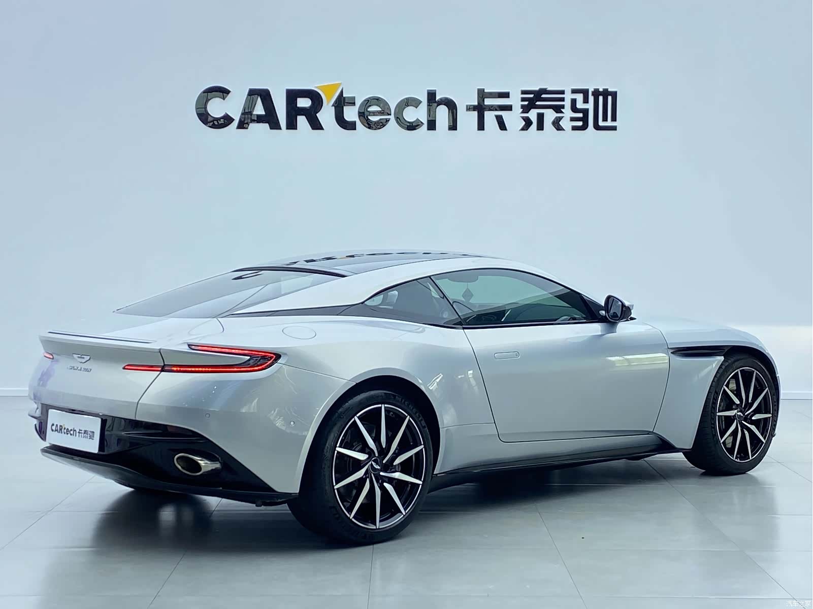 Aston Martin DB11, 2018 3