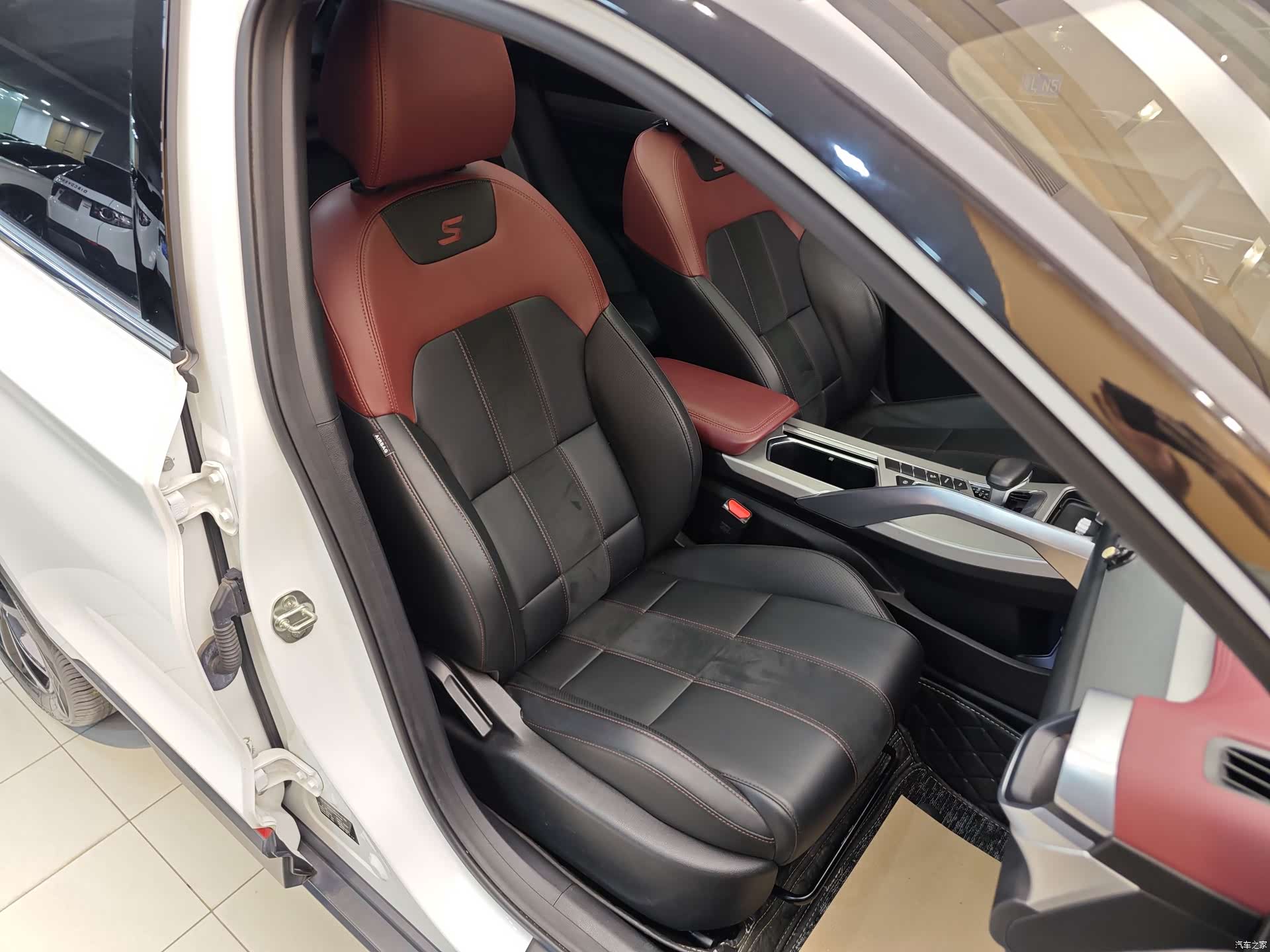 Geely Coolray, 2021 33