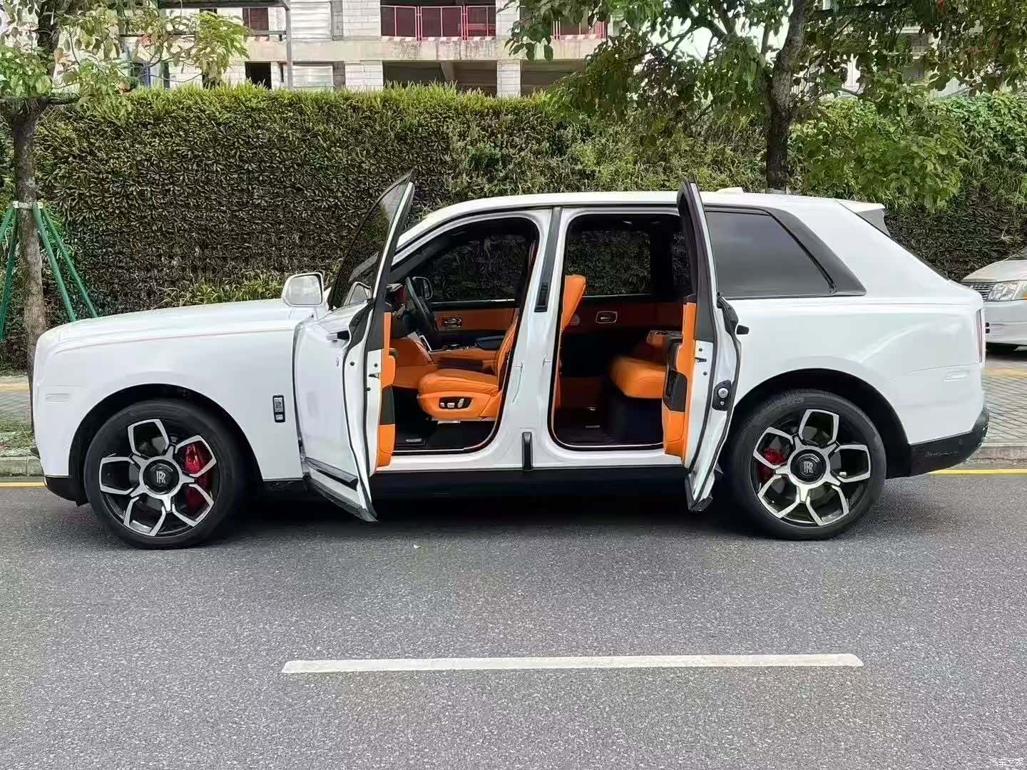 Rolls-Royce Cullinan, 2021 4