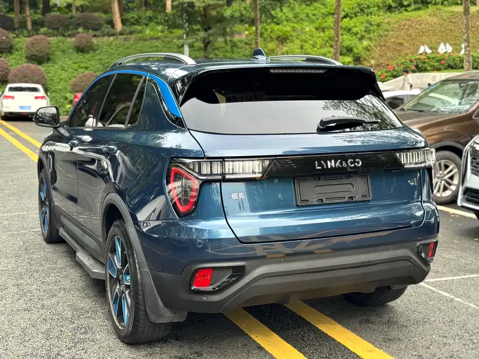 Lynk & Co 01