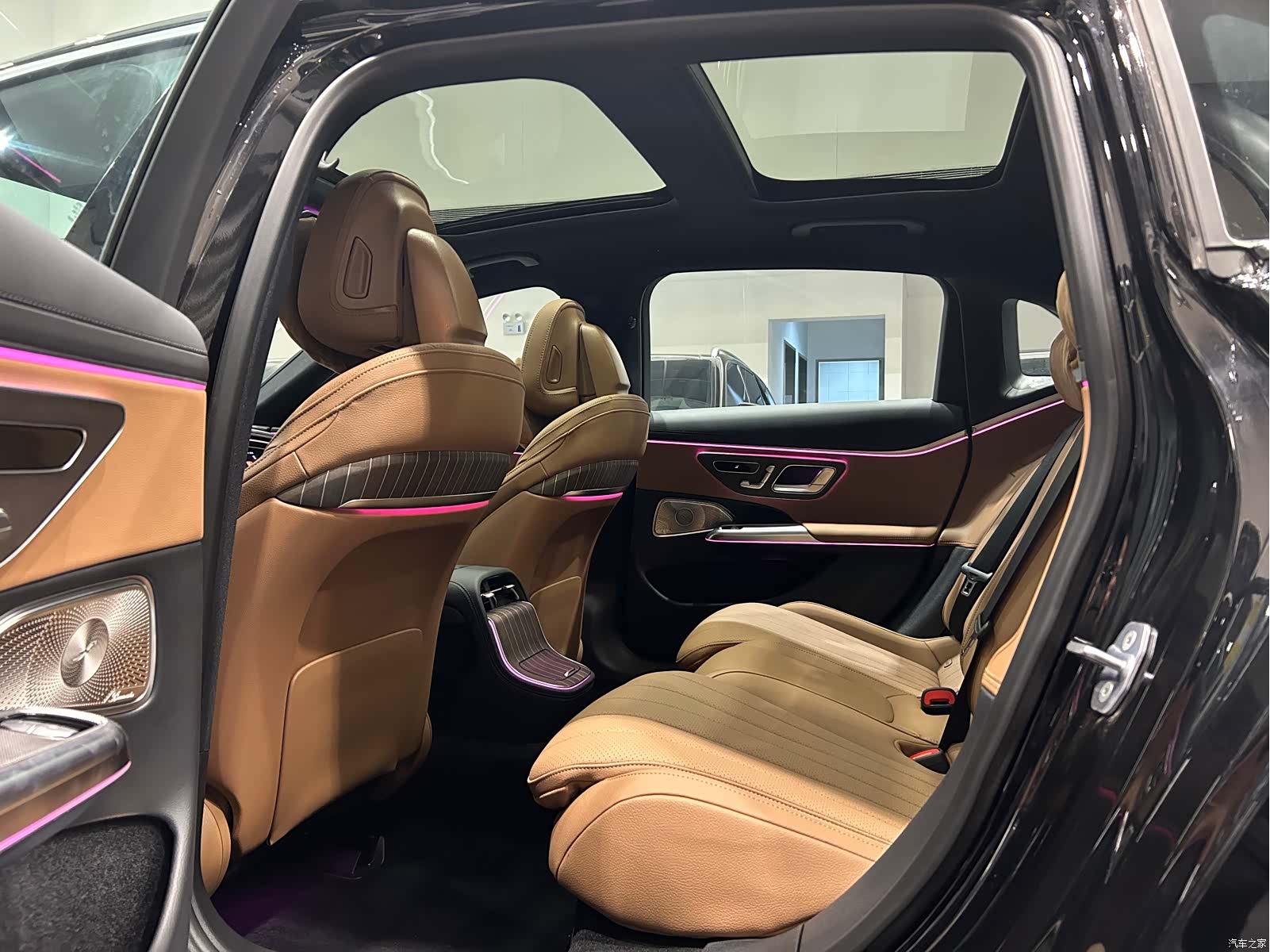 Mercedes-Benz E-Class, 2024 8