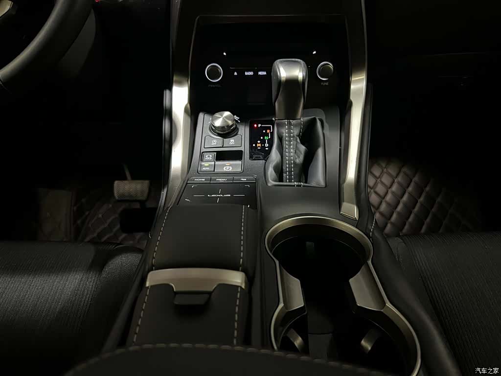 Lexus NX, 2019 14