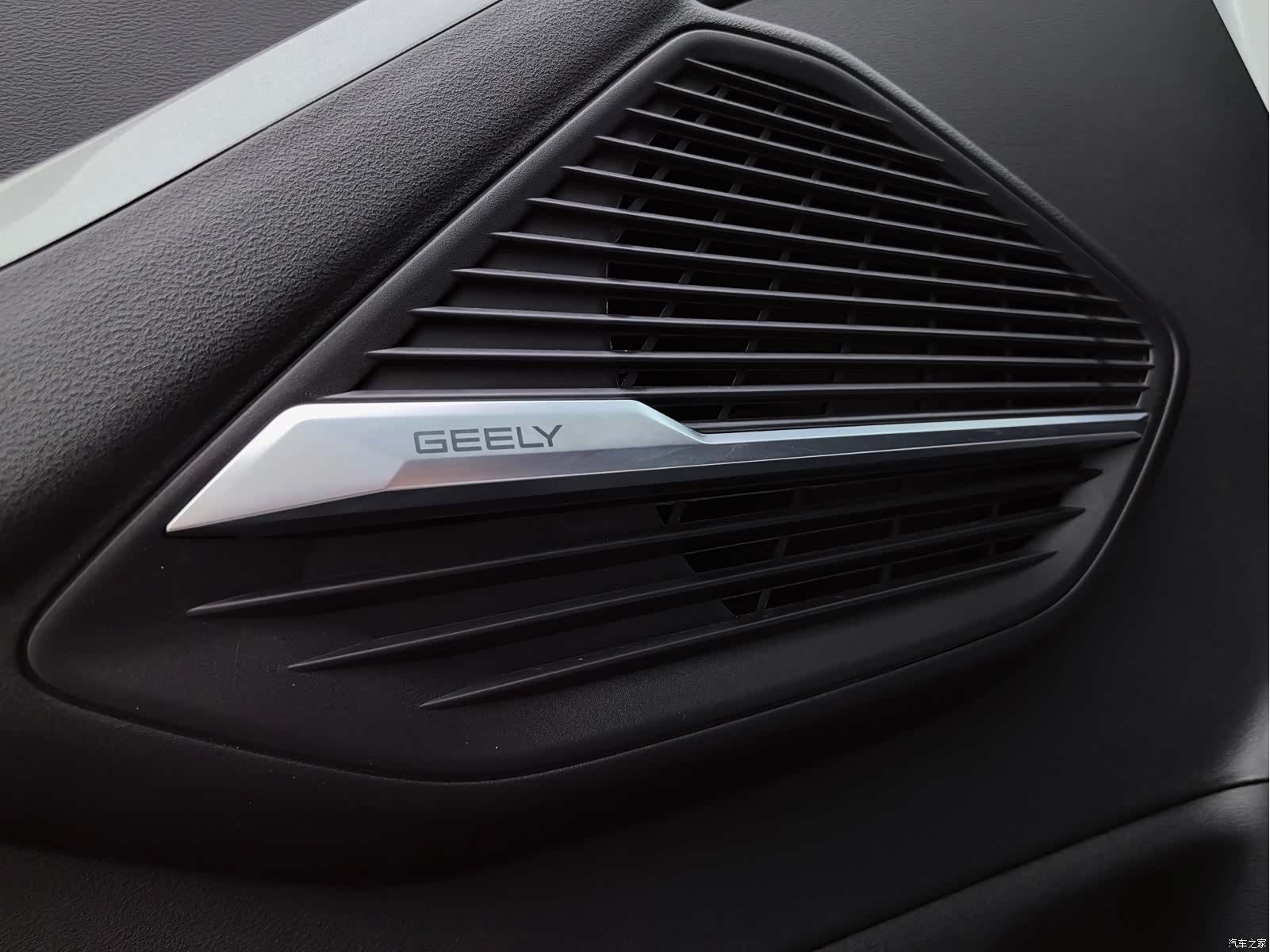 Geely Galaxy L6, 2024 27