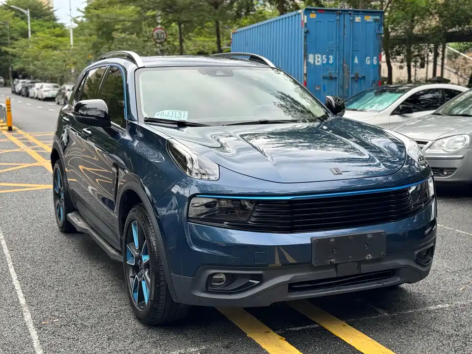 Lynk & Co 01