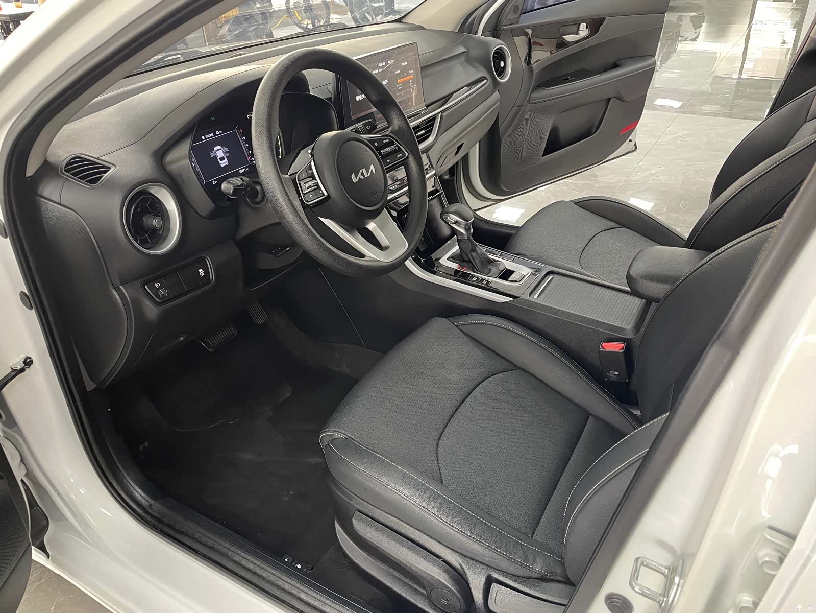 Kia K3, 2022 все фото