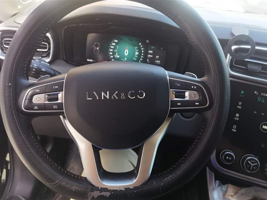 Lynk & Co 01