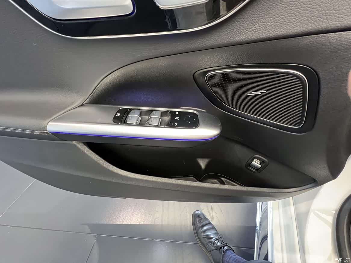 Mercedes-Benz C-Class, 2025 14
