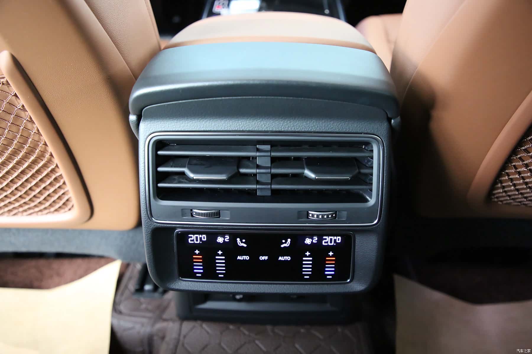Audi Q7, 2022 11