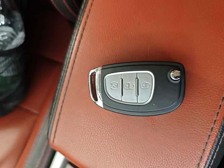 BAIC Huansu S3 2016 S3 L 1.5L МКПП zun xiang xing