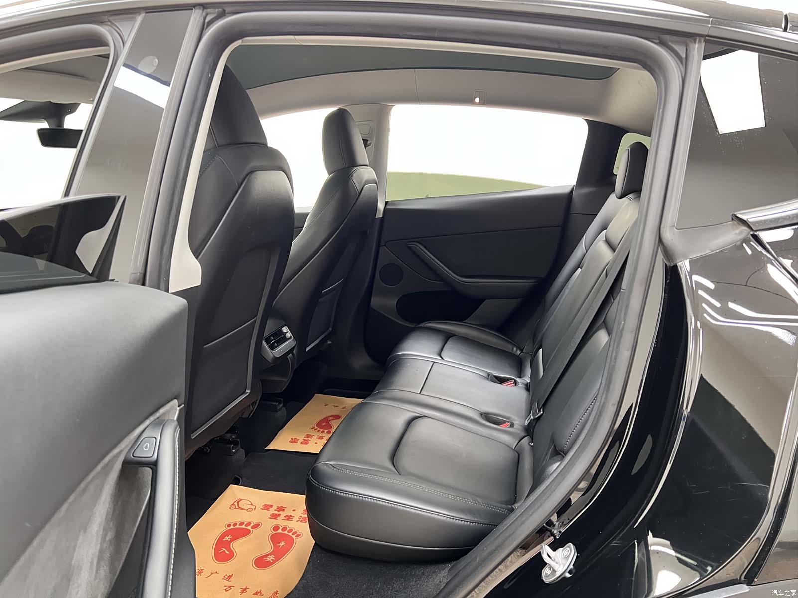 Tesla Model Y, 2023 17